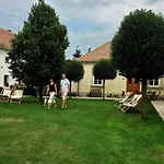 Bed & Breakfast Sarffy House Dörgicse