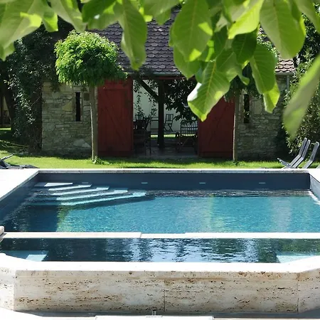 Sárffy House Alojamento de Acomodação e Pequeno-almoço Dörgicse