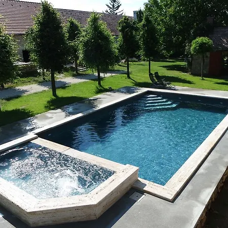 Alojamento de Acomodação e Pequeno-almoço Sárffy House Dörgicse