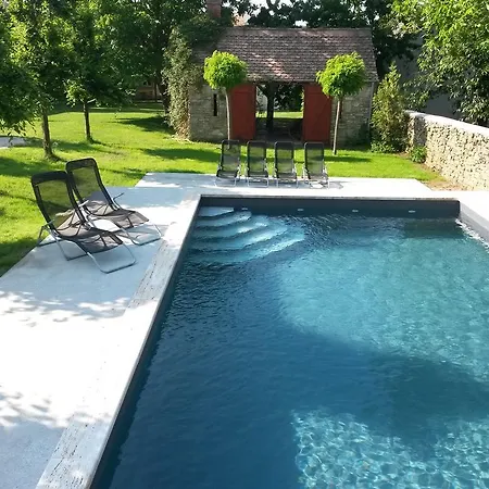 Sarffy House Dörgicse