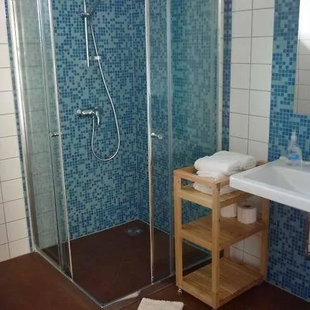 Alojamento de Acomodação e Pequeno-almoço Sárffy House