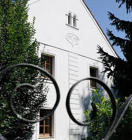 Sarffy House Bed and Breakfast Dörgicse