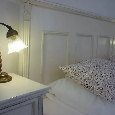 Alojamento de Acomodação e Pequeno-almoço Sárffy House 4*