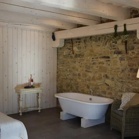 Sarffy House Dörgicse