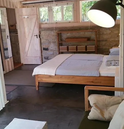 Sarffy House 4*