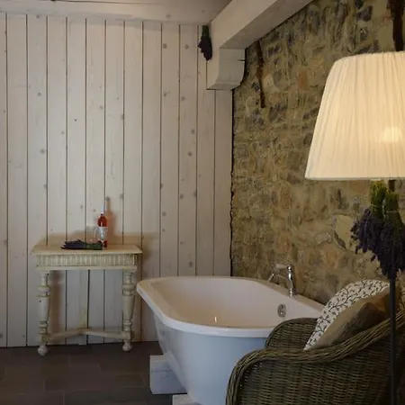 Alojamento de Acomodação e Pequeno-almoço Sárffy House 4*