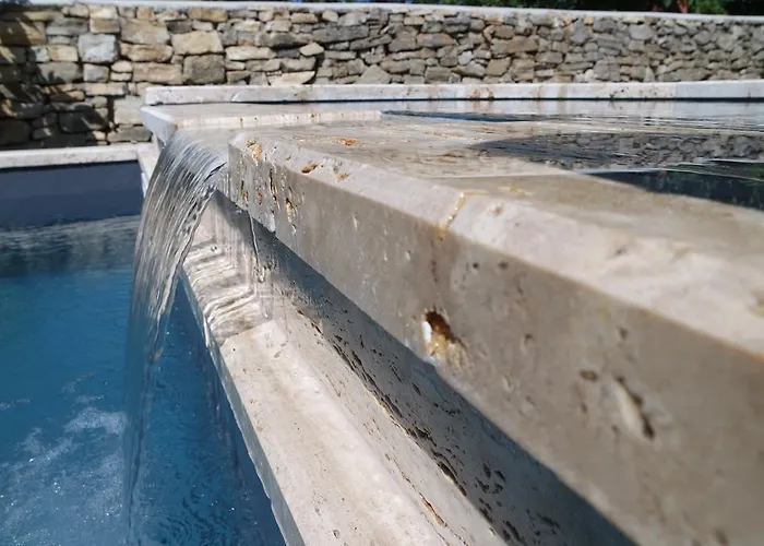 לינה וארוחת בוקר Sarffy House