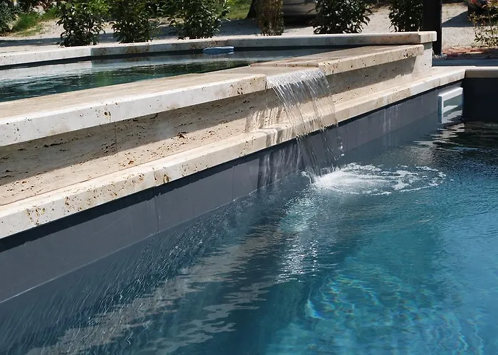 לינה וארוחת בוקר Sarffy House