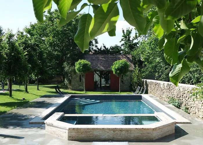 לינה וארוחת בוקר Sarffy House