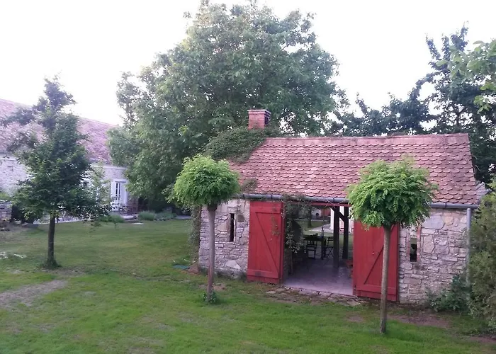 לינה וארוחת בוקר Sarffy House 4*