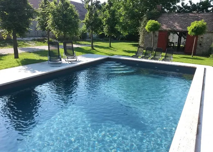 לינה וארוחת בוקר Sarffy House Dörgicse