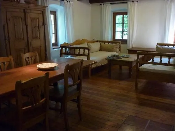 Sarffy House Dörgicse