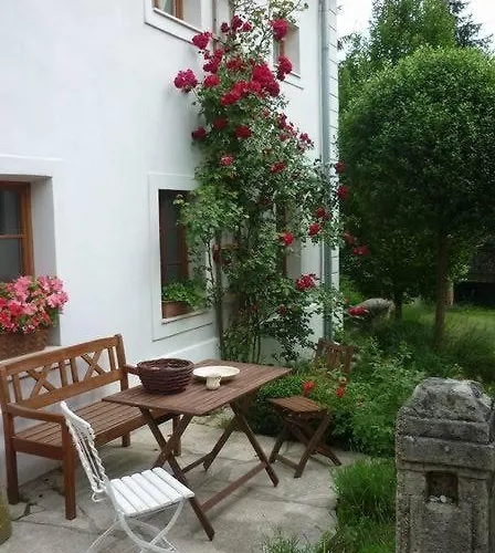 Sarffy House Dörgicse