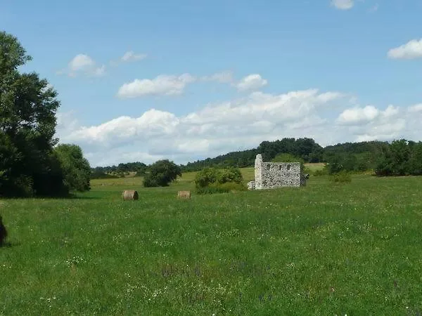 לינה וארוחת בוקר Sarffy House 4*