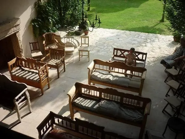 לינה וארוחת בוקר Sarffy House