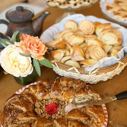 לינה וארוחת בוקר Sarffy House Dörgicse